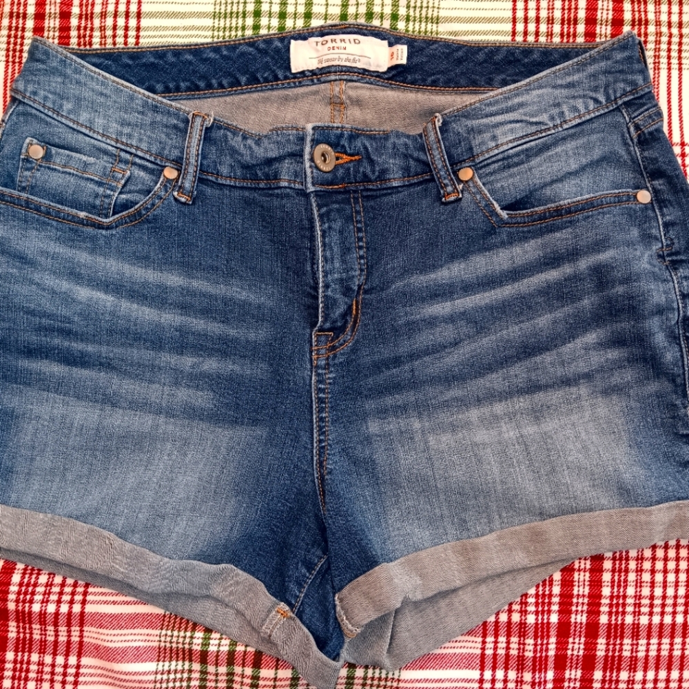 Torrid size 16 shorts